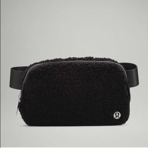 LULULEMON VIRAL SHERPA FANNY PACK BELT BAG BLACK TEDDY